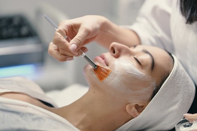 Combo - Estética, salão e beleza - 30 Cursos + 2 Bônus -  1.464 Horas